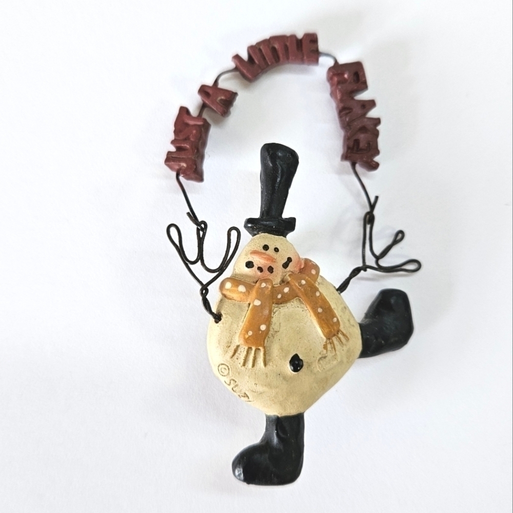 VINTAGE Suzi Just a Little Flakey Snowman Clay Brooch Pin